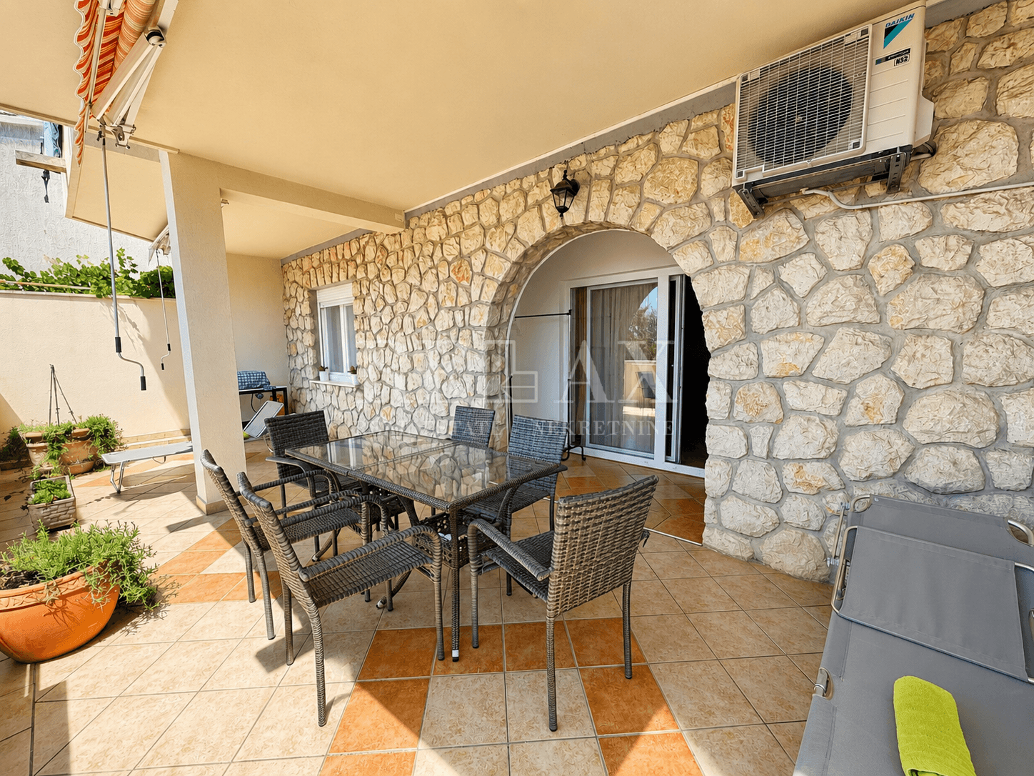 Dramalj – zwei Wohnungen mit großer Terrasse