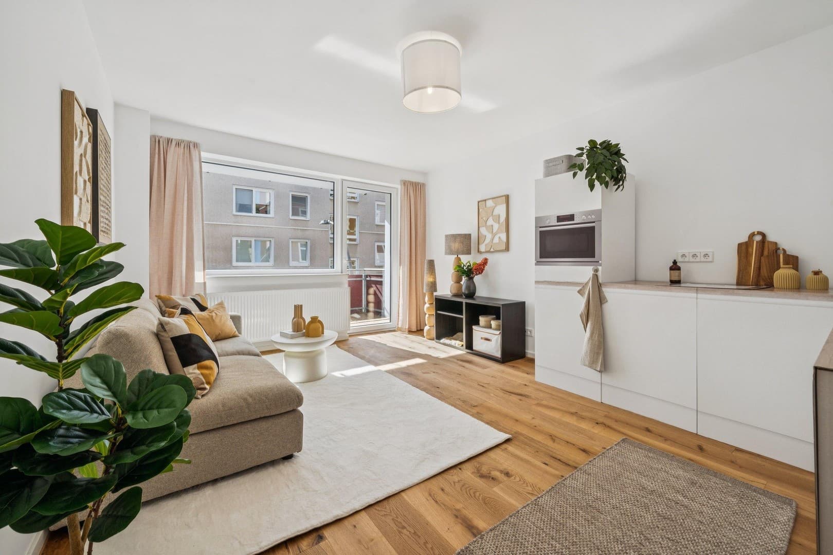 PROVISIONSFREI - FRISCH SANIERTE 3-ZIMMER-WOHNUNG MIT BALKON & EICHENPARKETT