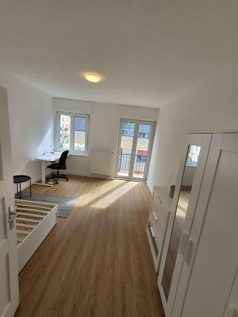 Neugründung: kernsanierte, möblierte 3-Zimmer-WG in Top Lage