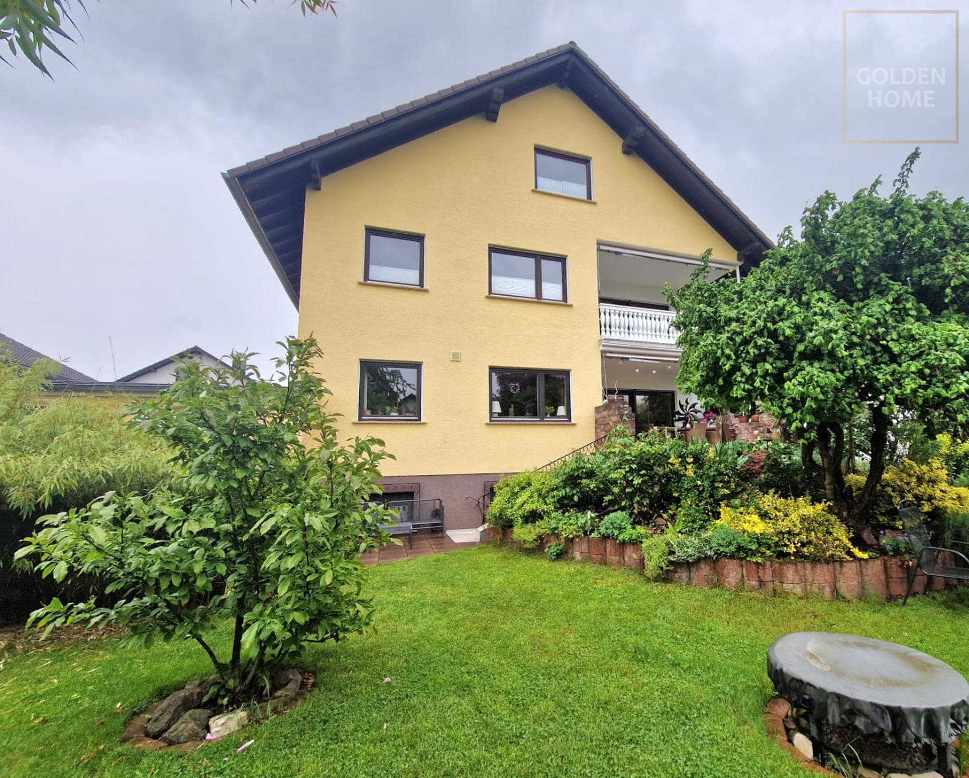Großzügige Maisonettewohnung mit eigenem Gartenanteil