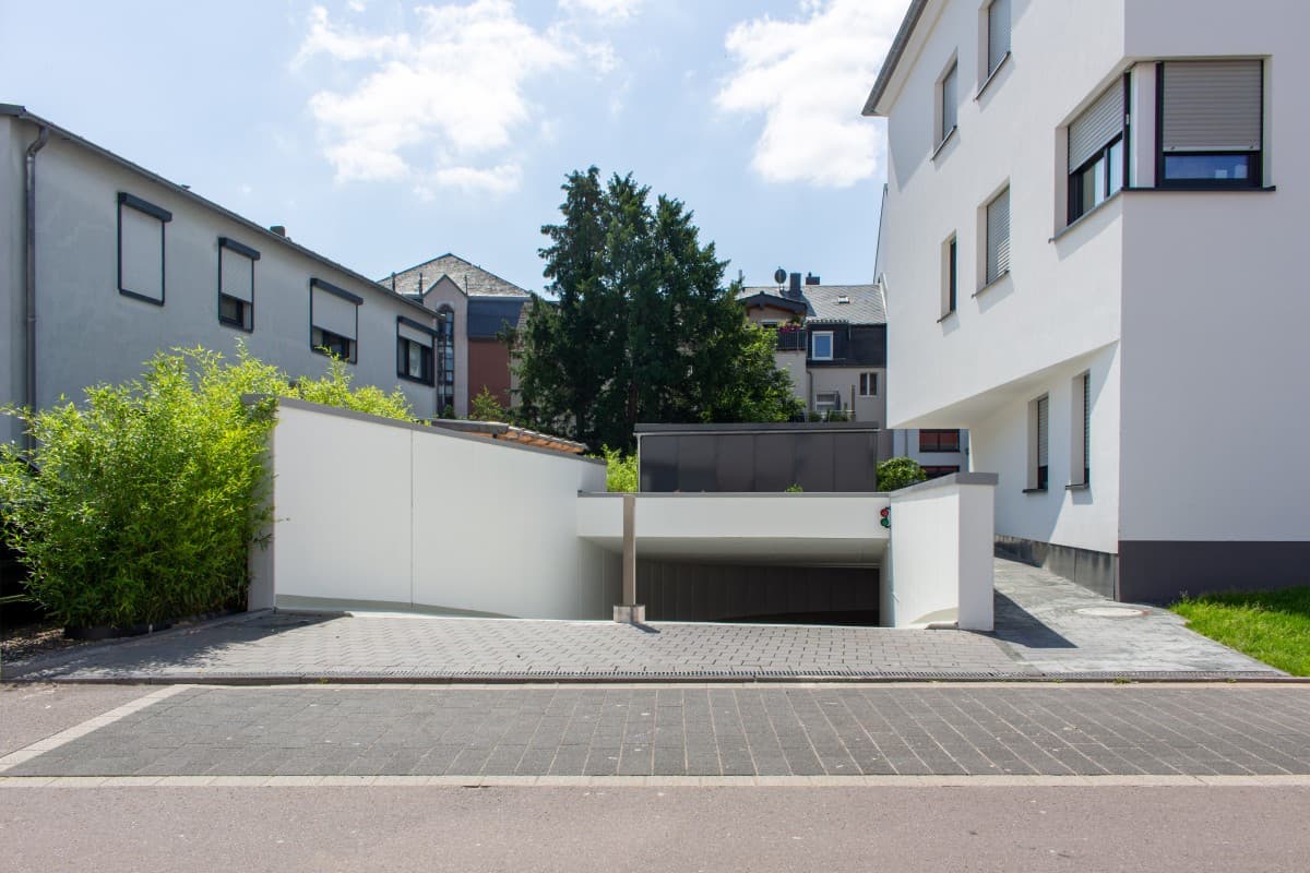 Doppelparker mit 2 Parkplätzen in Tiefgarage in der Nähe der Paulinskirche