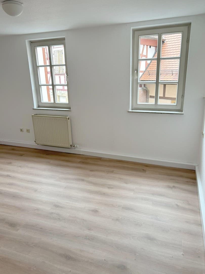 Helle 2 Zi-Whg in einem schönen Fachwerkhaus mit neuer EBK und AA (optional) in Bad Wimpfen