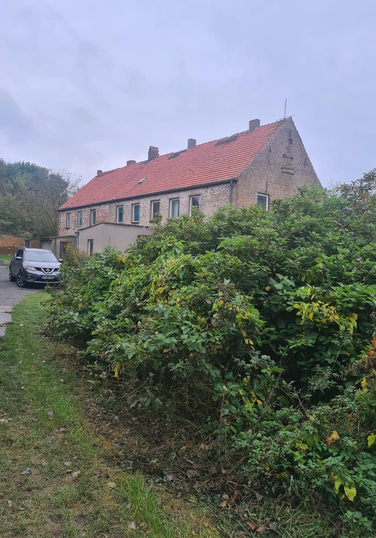 Investmentchance auf Rügen: Mehrfamilienhaus + ca. 3.087 m² Grundstück, Wasser-/Ostseenähe