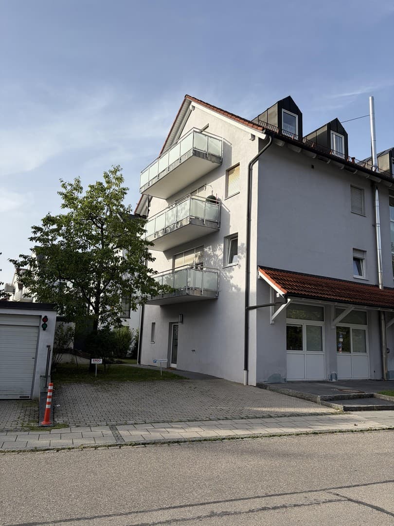 Helle, sehr attraktive 2-Zimmer Eigentumswohnung mit Balkon in attraktiver Umgebung in Unterhaching