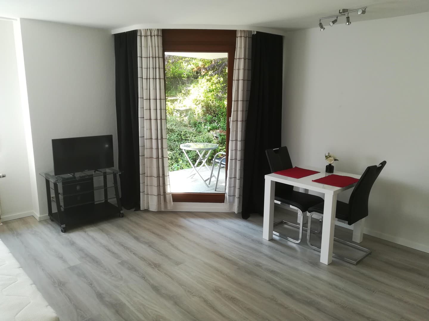 Völlmöblierte 1,5 Zimmer-Wohnung in ruhiger Lage von Weissach