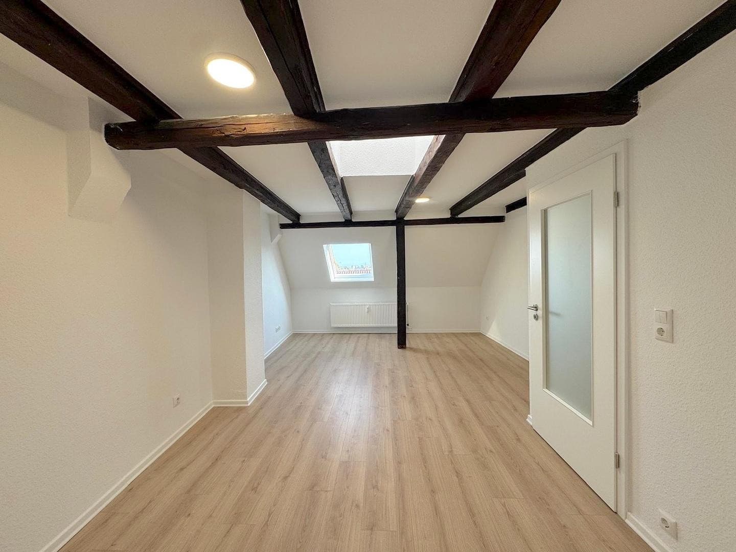 Frisch renovierte 3-Zimmer-Dachgeschosswohnung in bester Altstadtlage von Wismar.