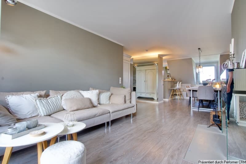 Schöne, ansprechende Maisonettewohnung mit Balkon und Einzelgarage in guter Wohnlage, inkl. Reinigung