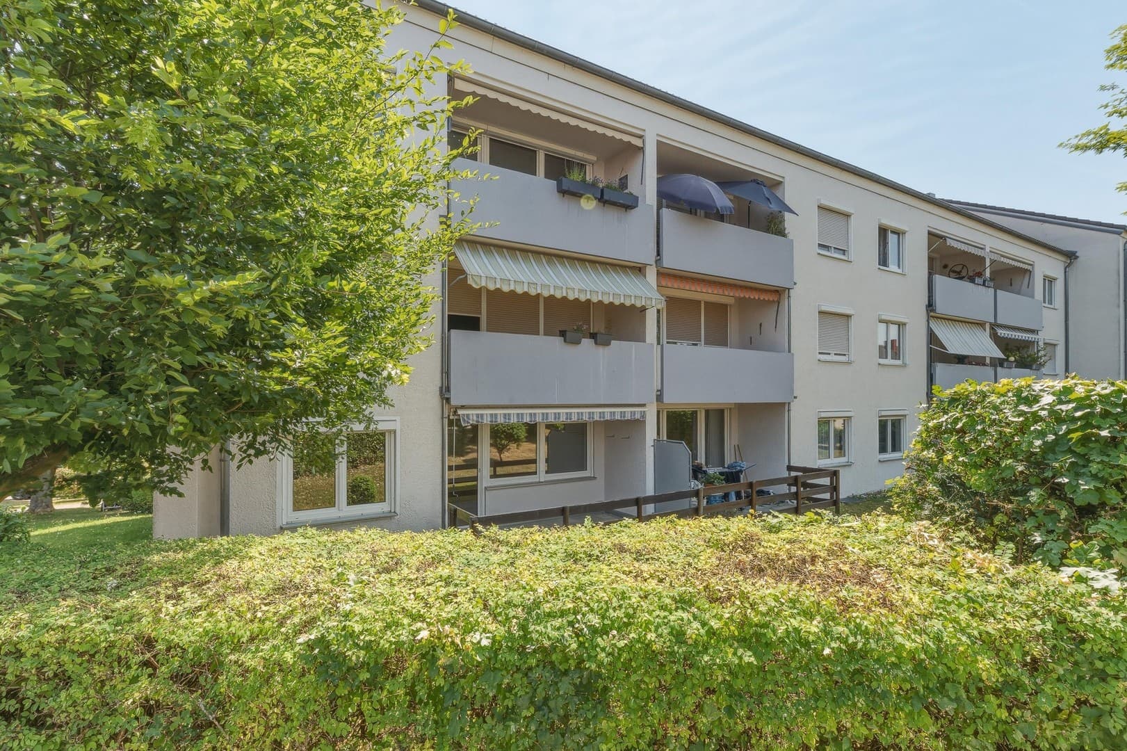 Schnäppchen machen, wenn andere in den Urlaub fahren - sanierte 3,5-Zi-Wohnung mit Balkon
