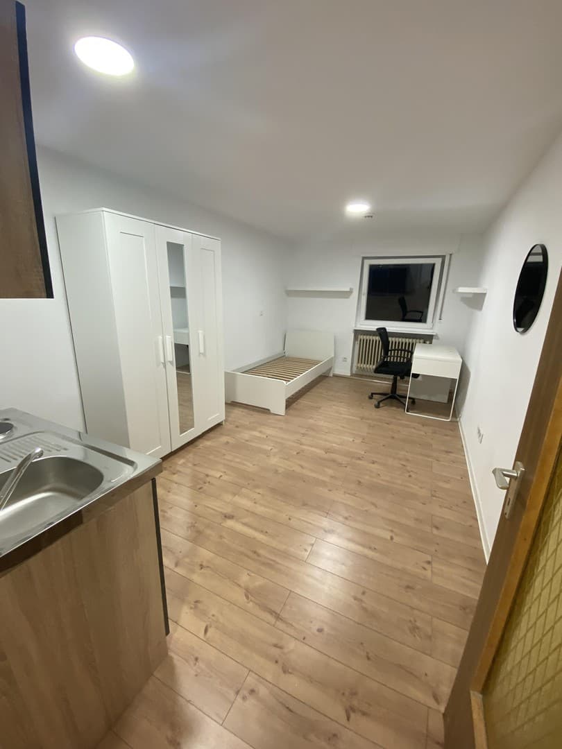1 Zimmer-Apartment renoviert und neu möbliert, super zentral!