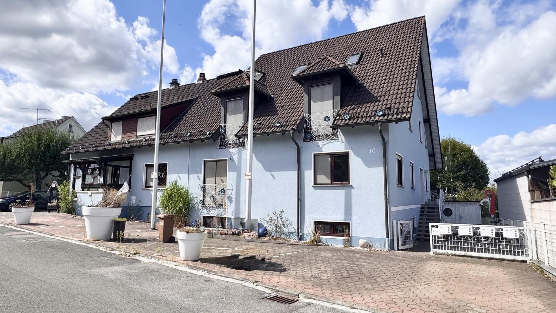 PROVISIONSFREI: renoviertes MFH mit mindestens 7,2 % Rendite oder Faktor 13,8