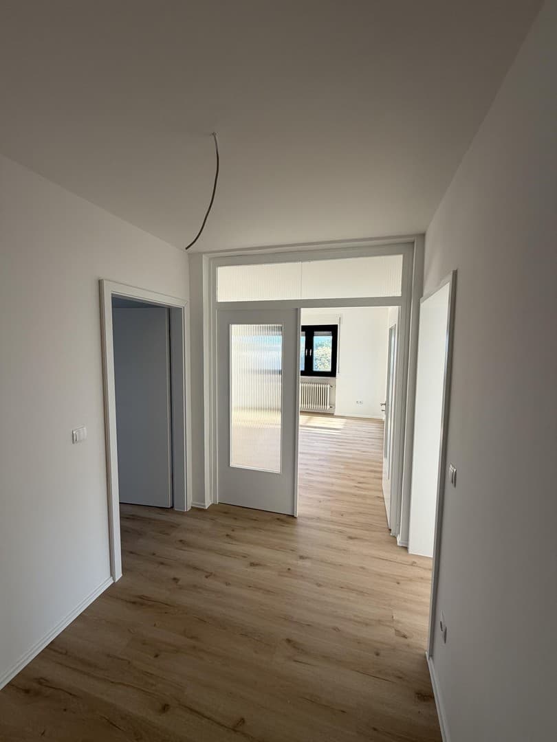 Erstbezug nach Kernsanierung – exklusive 3-Zimmer-Wohnung mit Süd-Loggia
