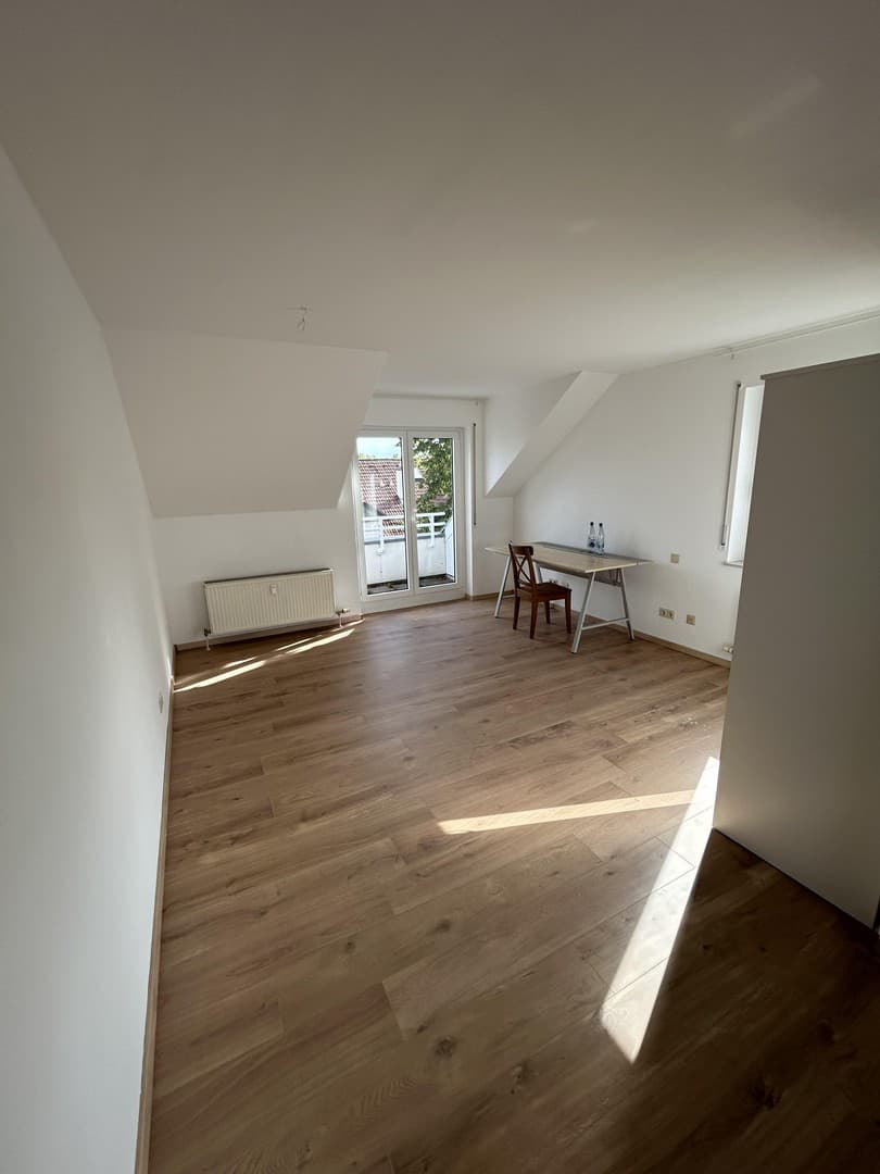 Renovierte 1,5 Zimmer Wohnung mit Balkon zu vermieten