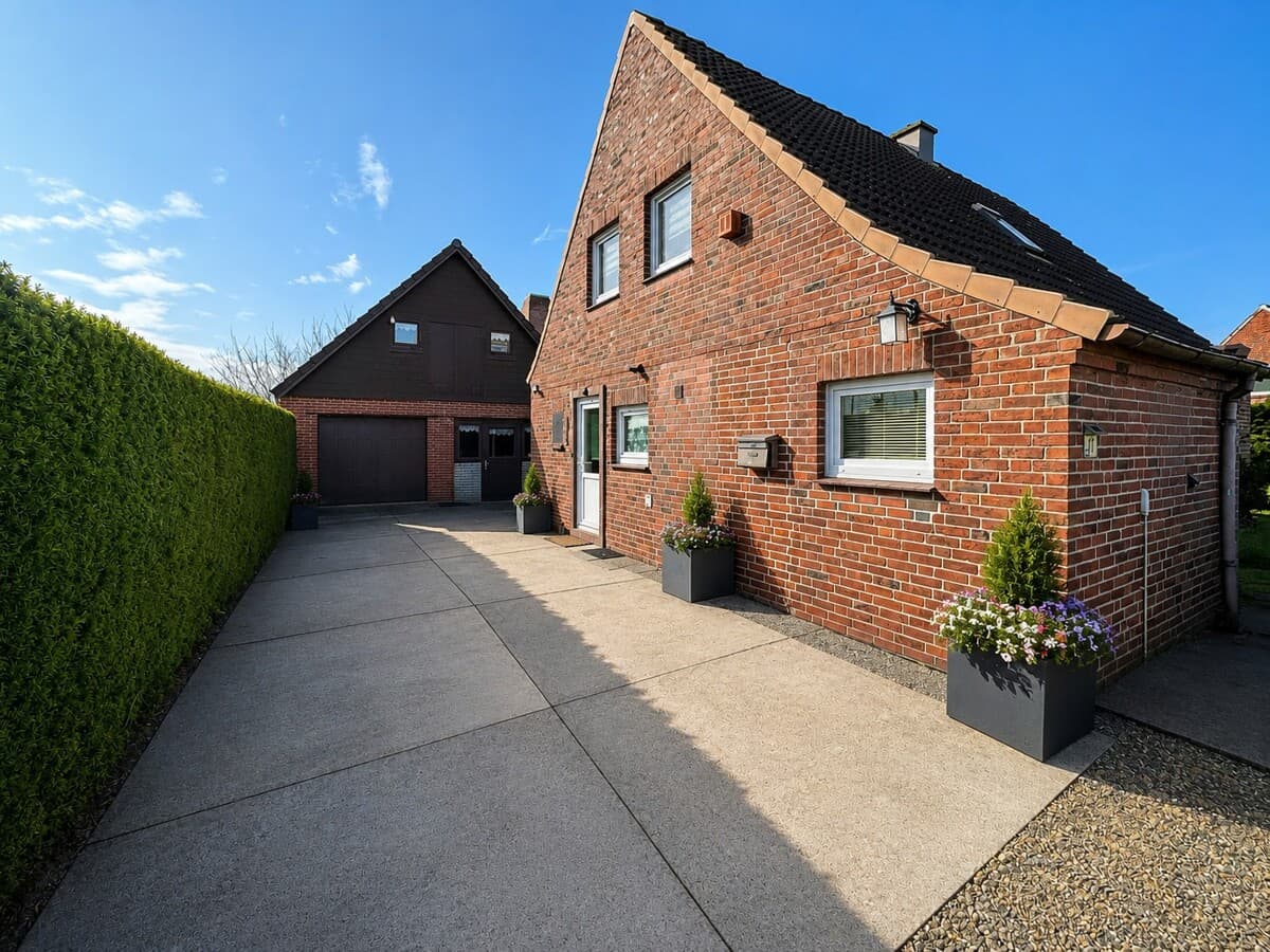 Charmantes Einfamilienhaus mit großzügigem Grundstück und idyllischem Garten in Friedrichskoog