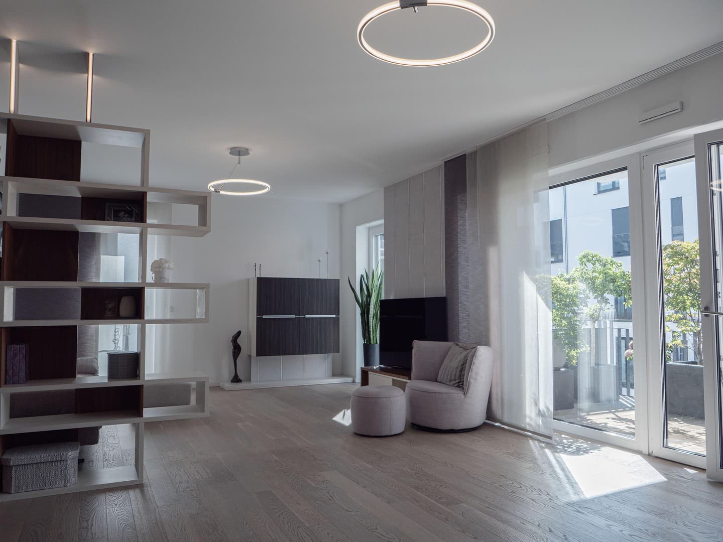 Provisionsfrei: Lichtdurchflutete 3-bis 4-Zimmer-Premiumwohnung (Bj. 2017) mit TG-Stellplatz