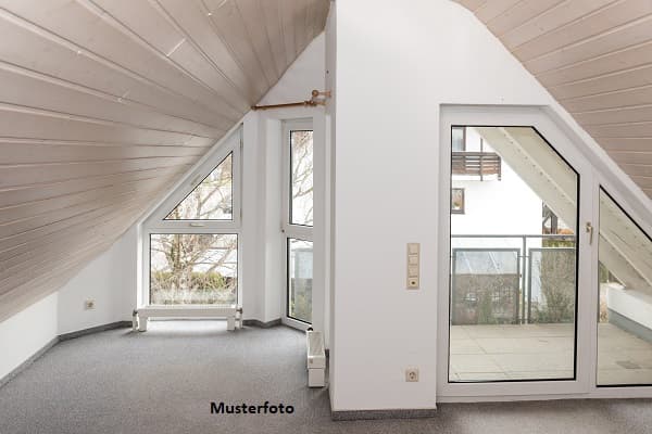Kleine 2-Zimmer-Wohnung unterm Dach