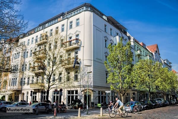 Wohn-/Geschäftshaus und 2-Familienhaus