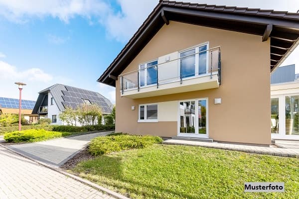 Ankommen, Auspacken, Zuhause sein - Großes Familienhaus mit Garten und Doppelgarage