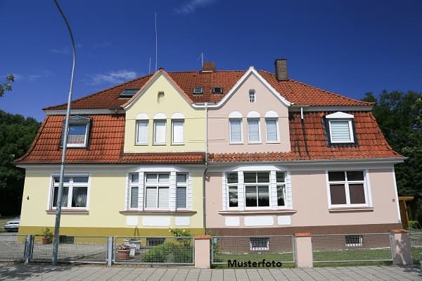 Freistehendes 2-Familienhaus nebst Garten und Garage