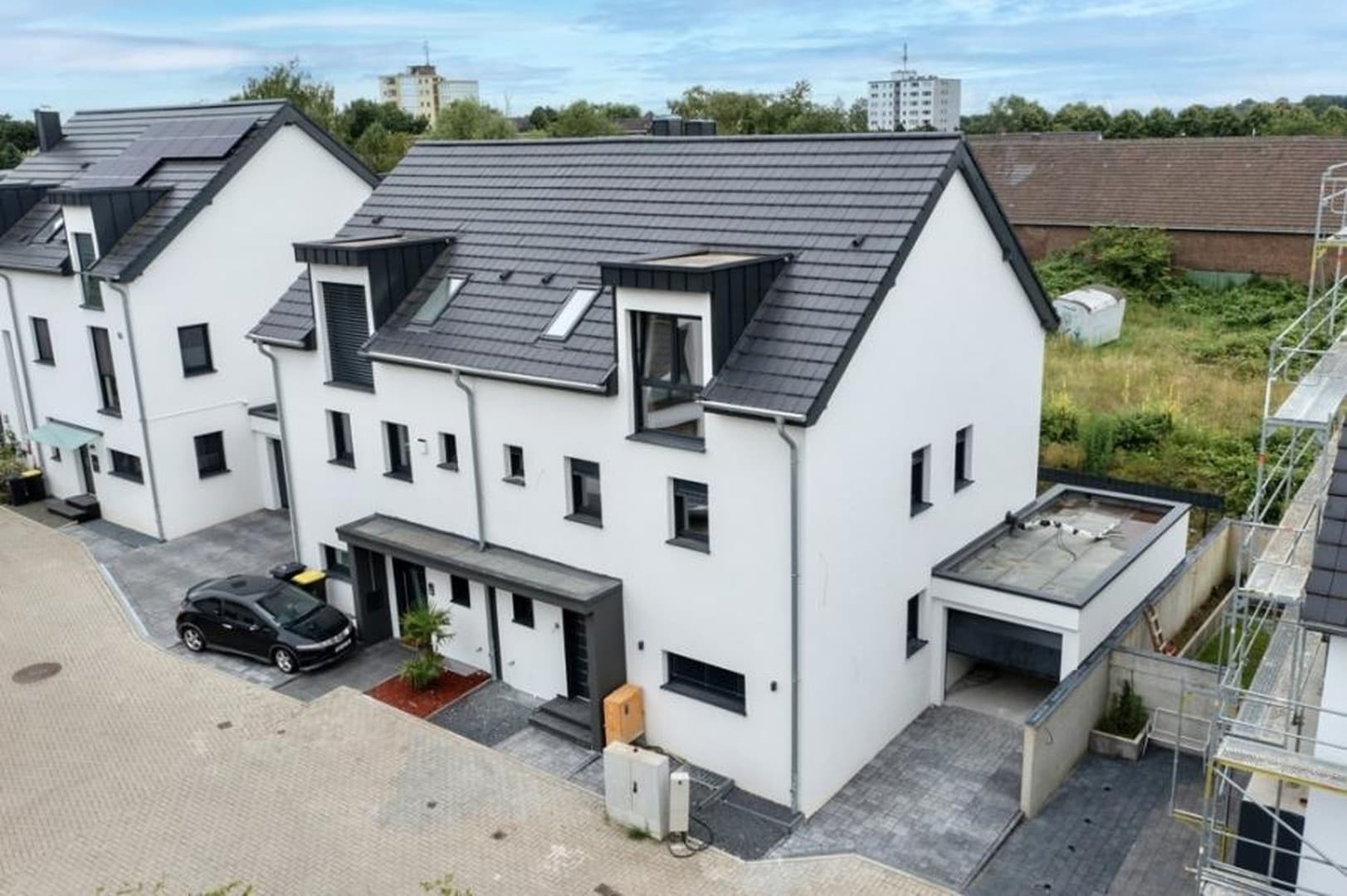 Investoren aufgepasst! Geräumige Doppelhaushälfte mit gehobener Innenausstattung in Meerbusch