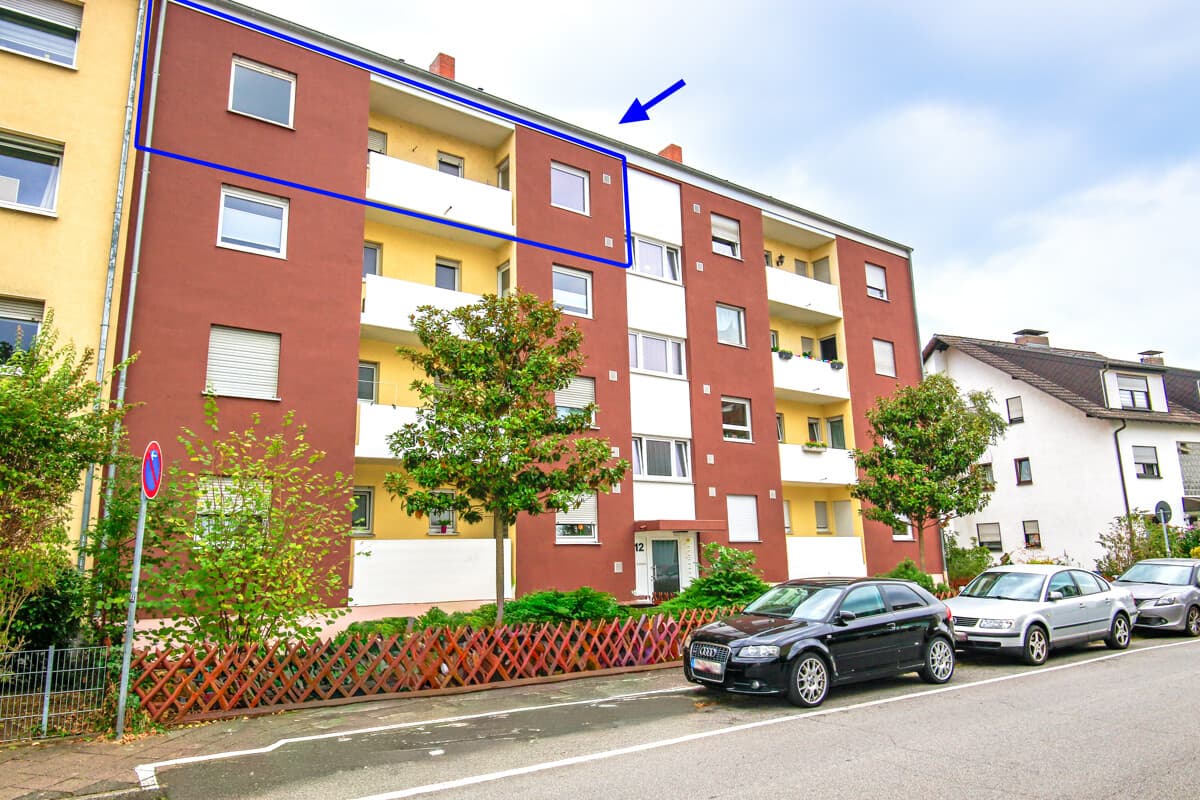 Renovierungsbedürftige 4 ZKB mit Tageslichtbad, Loggia und Garage in guter Lage Speyer