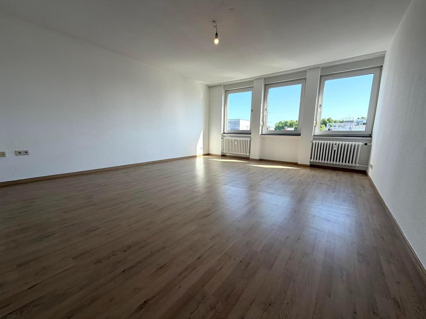 Tolle 2-Zimmer Wohnung , INKL. KÜCHE * in LU Zentrum