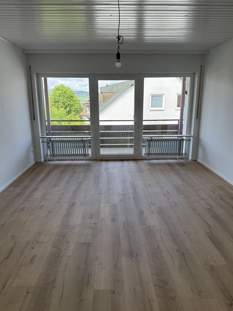 Erstbezug nach Kernsanierung: Helle gepflegte 3-Zimmer-Whg mit Balkon in Lauda-Königshofen