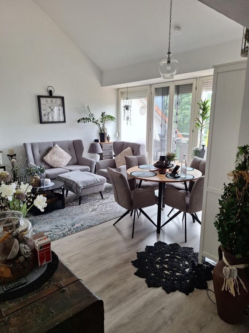 Helle 3-Zimmer-Dachgeschosswohnung mit Balkon und Parkplatz in Ludwigsfelde-Genshagen