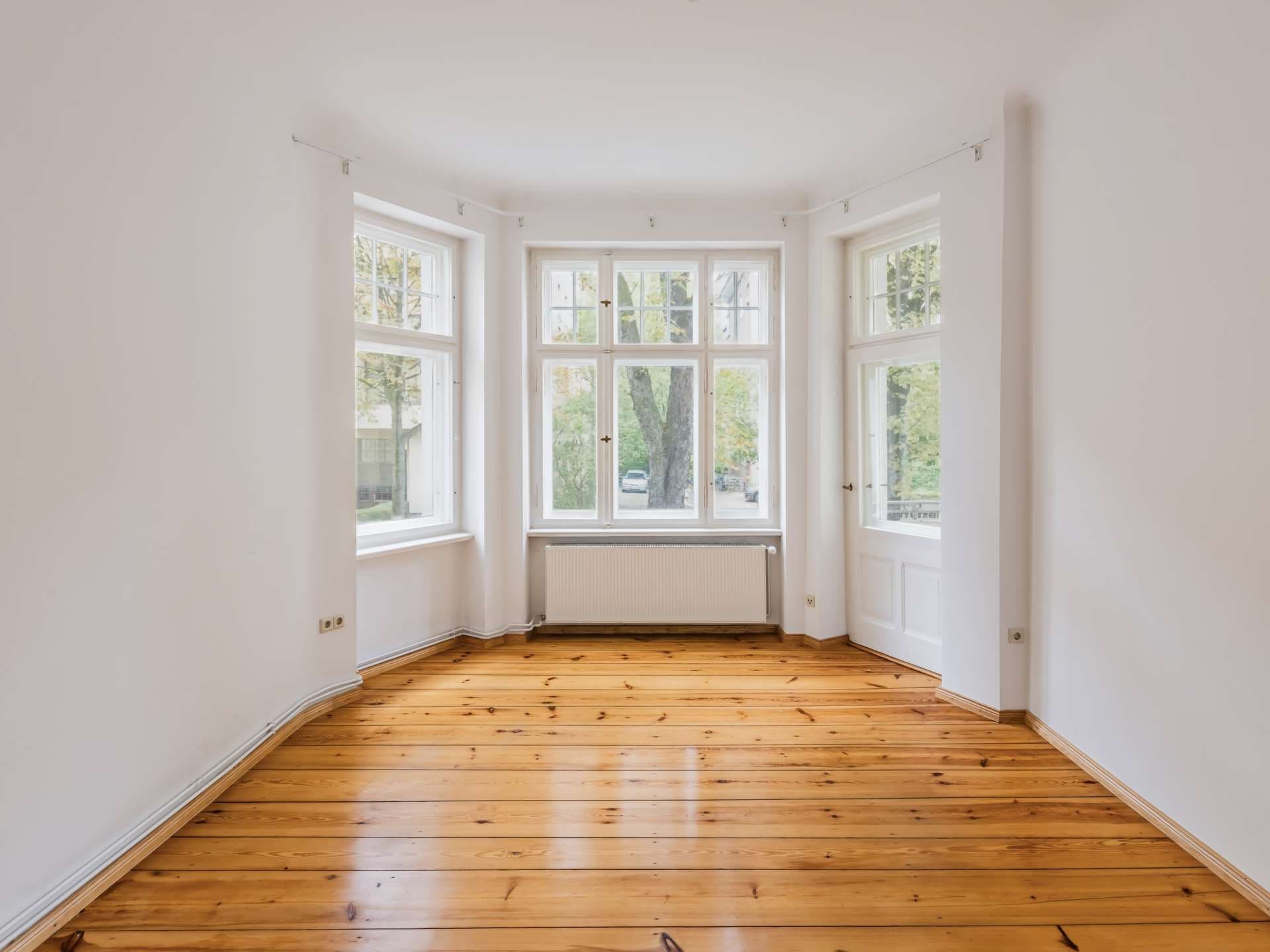 Altbaucharme in Friedenau: Stilvolle 2-Zimmer-Wohnung mit Balkon und Wohlfühlatmosphäre
