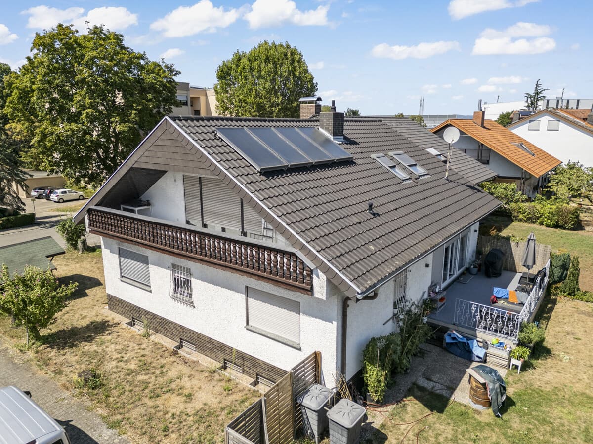 Großzügiges 1- bis 2-Familienhaus mit Garten und 3 Stellplätzen in ruhiger Lage