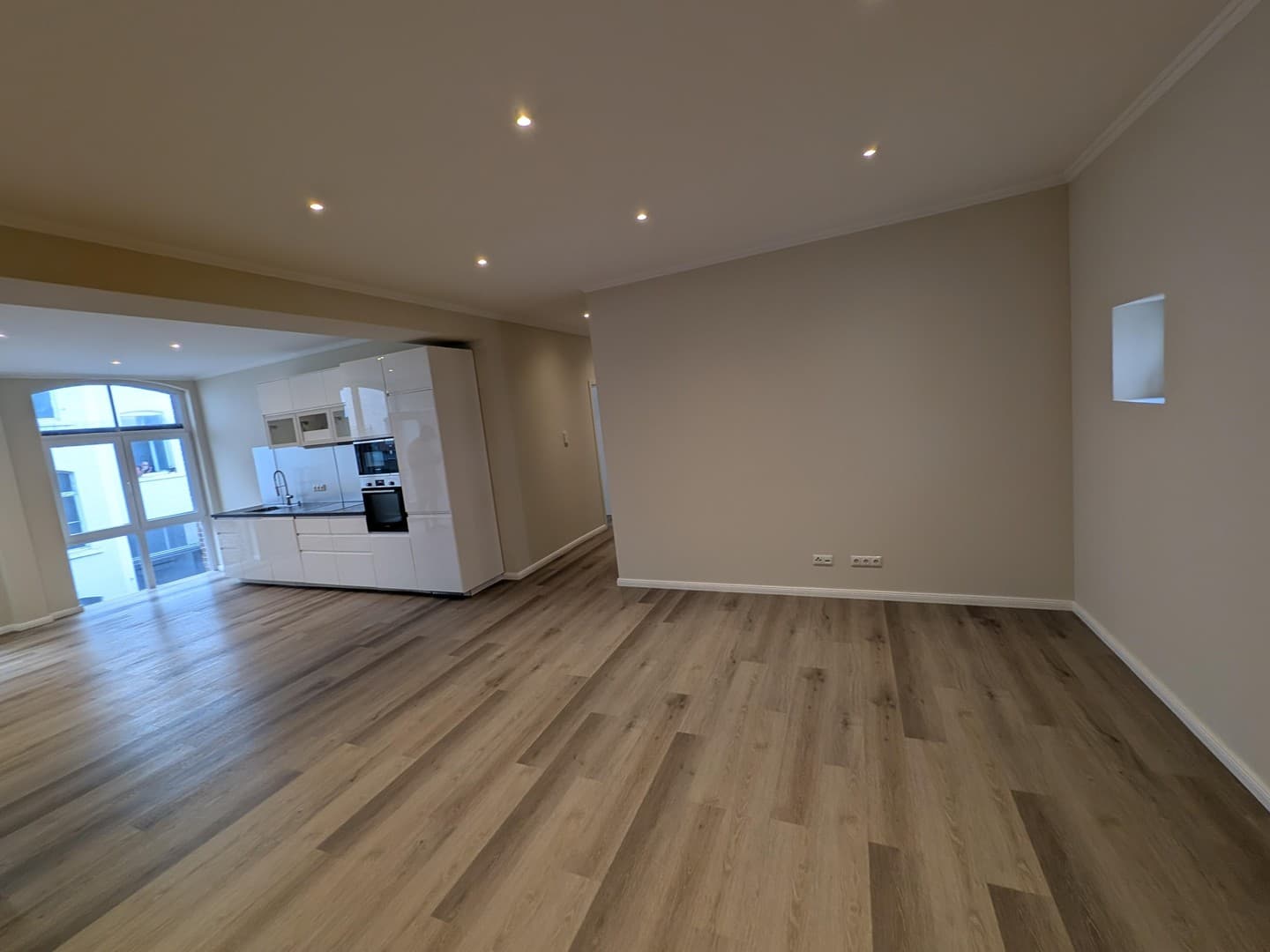 Top 5-Zimmer KfW Wohnung mit Küche, Balkon Bodenheizung in bester Lage von Wiesbaden Mitte