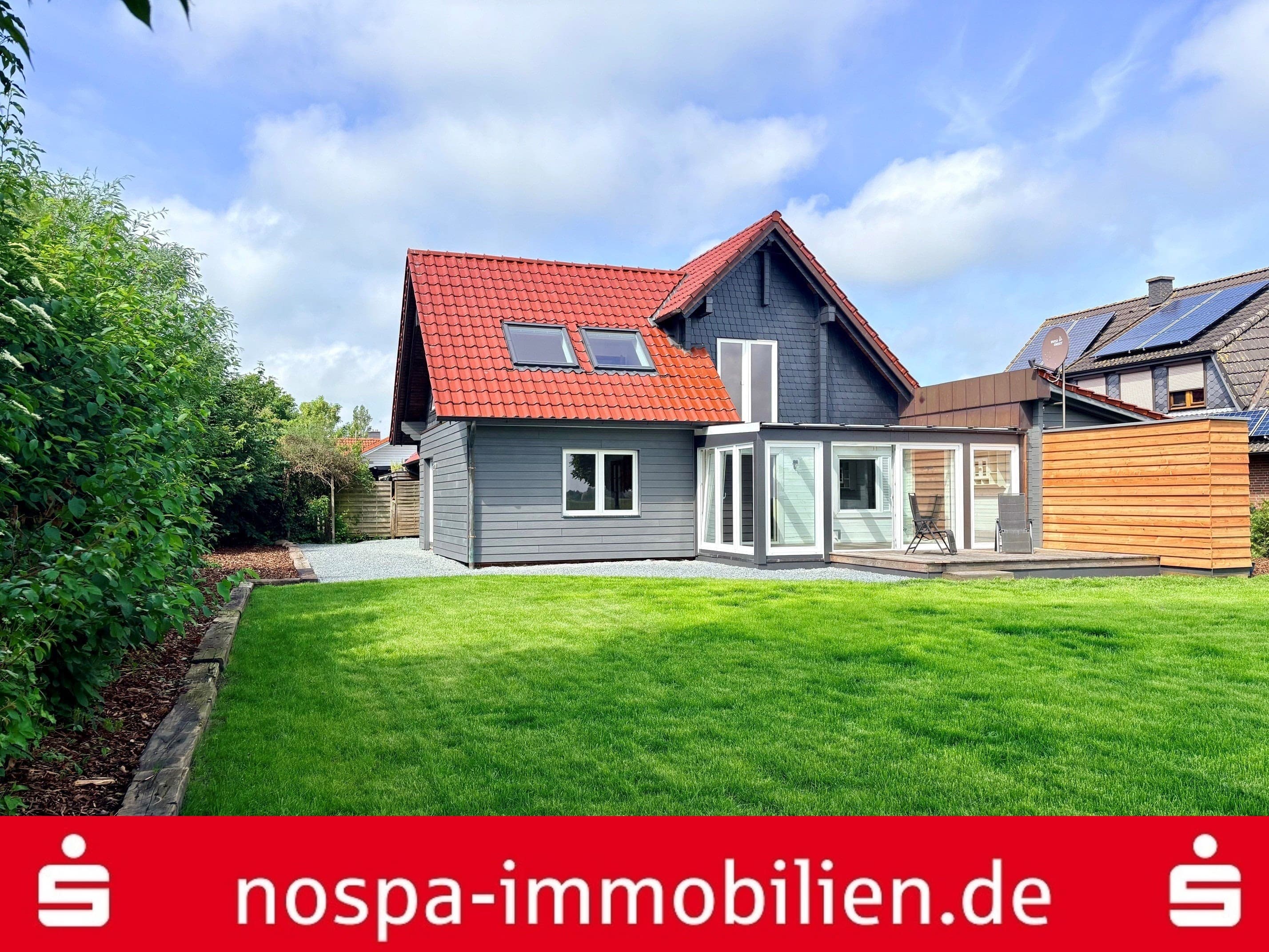 Großzügiges Doppelhaus mit einer vermieteten Einheit in attraktiver Lage Katings!