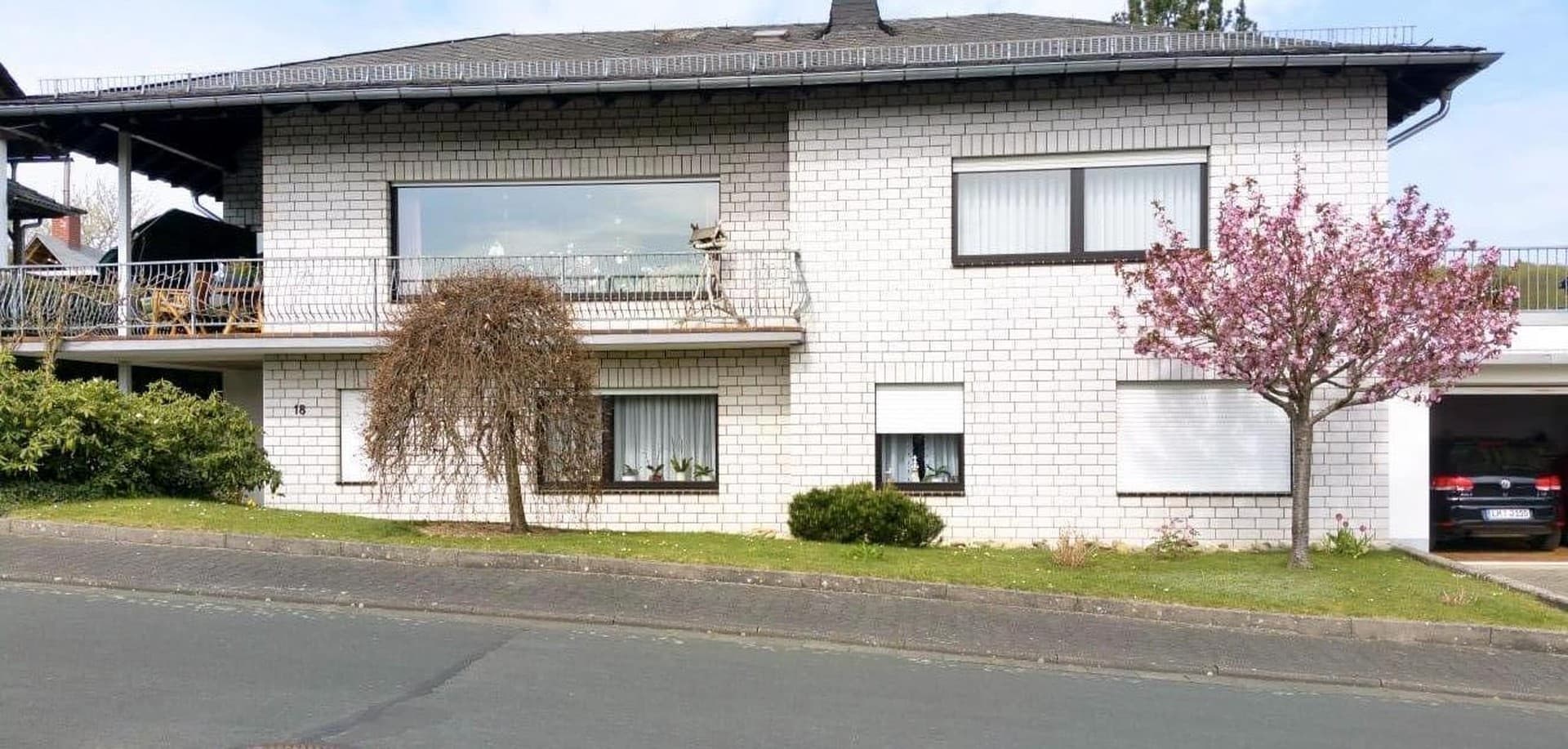 Großzügiges Einfamilienhaus mit Einliegerwohnung in toller Lage -keine Maklergebühr-