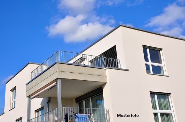 Gut geschnittene 3-Zimmer-Wohnung mit Balkon und Pkw-Stellplatz