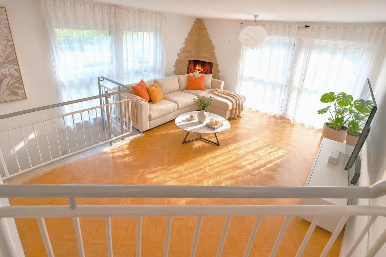 2-Etagen-Wohnung mit 2 TG-Stellplätze, EBK, 2 Badezimmer, Balkon, Terrasse und Solar