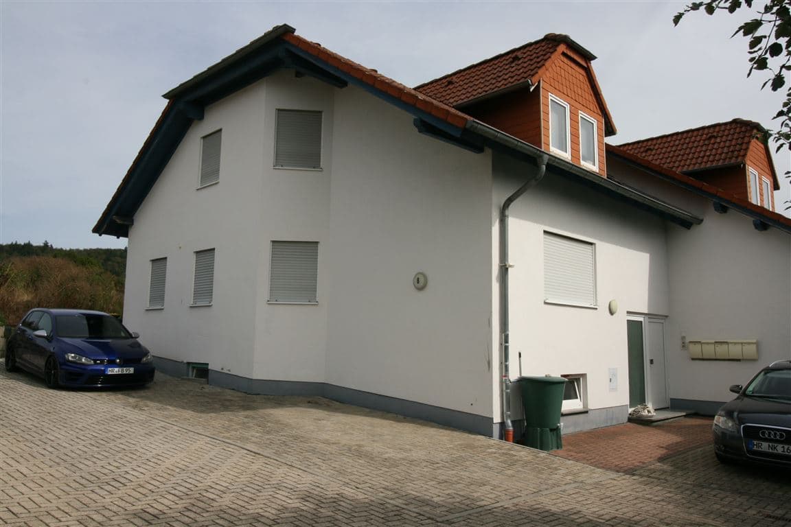 3 Zimmer-Souterrainwohnung mit Terrasse in ruhiger Lage von Neukirchen zu vermieten