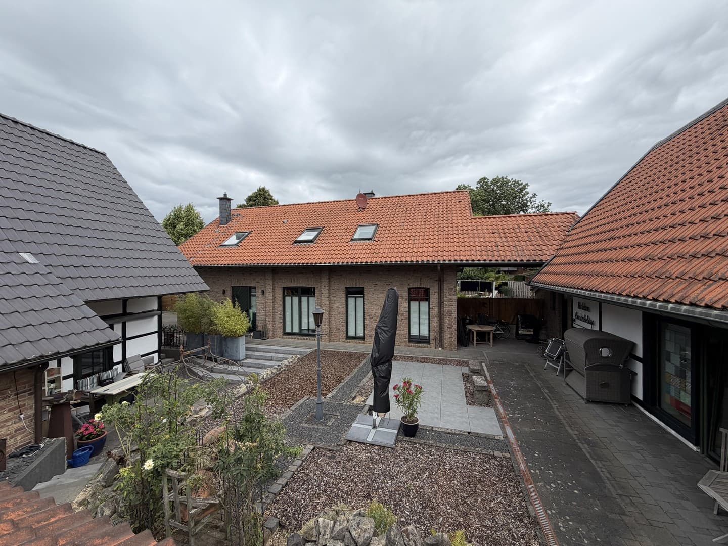 Außergewöhnliche Hofanlage mit drei Wohngebäuden