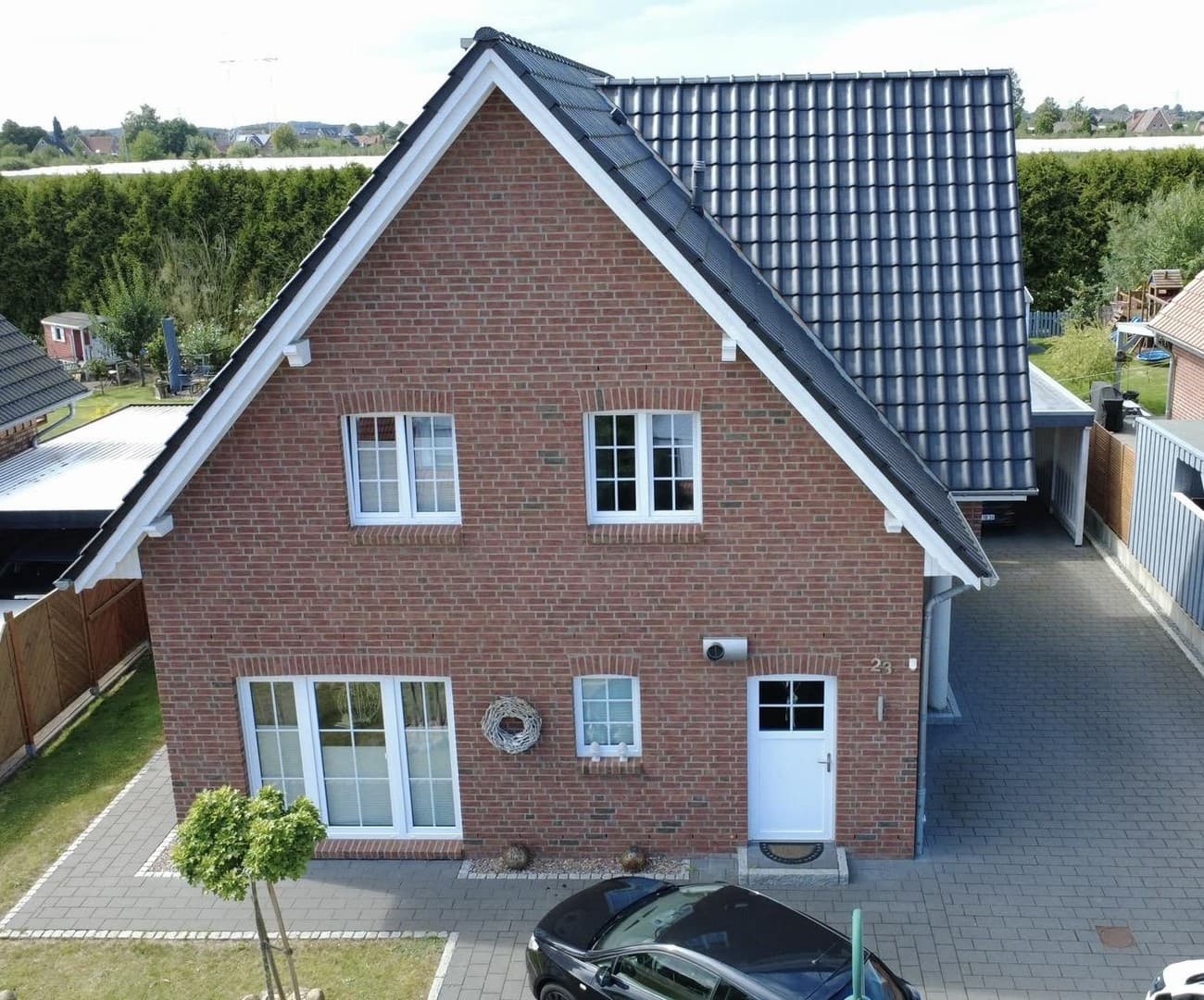 Modernes KfW-55-Einfamilienhaus mit großem Garten, hochwertiger Ausstattung und viel Privatsphäre