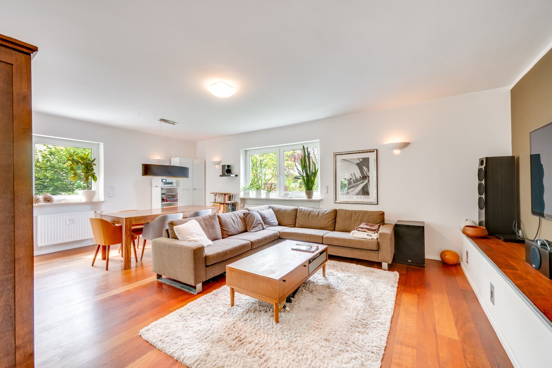 AIGNER - Charmante 3-Zimmer-Wohnung mit drei Balkonen in Ottobrunn