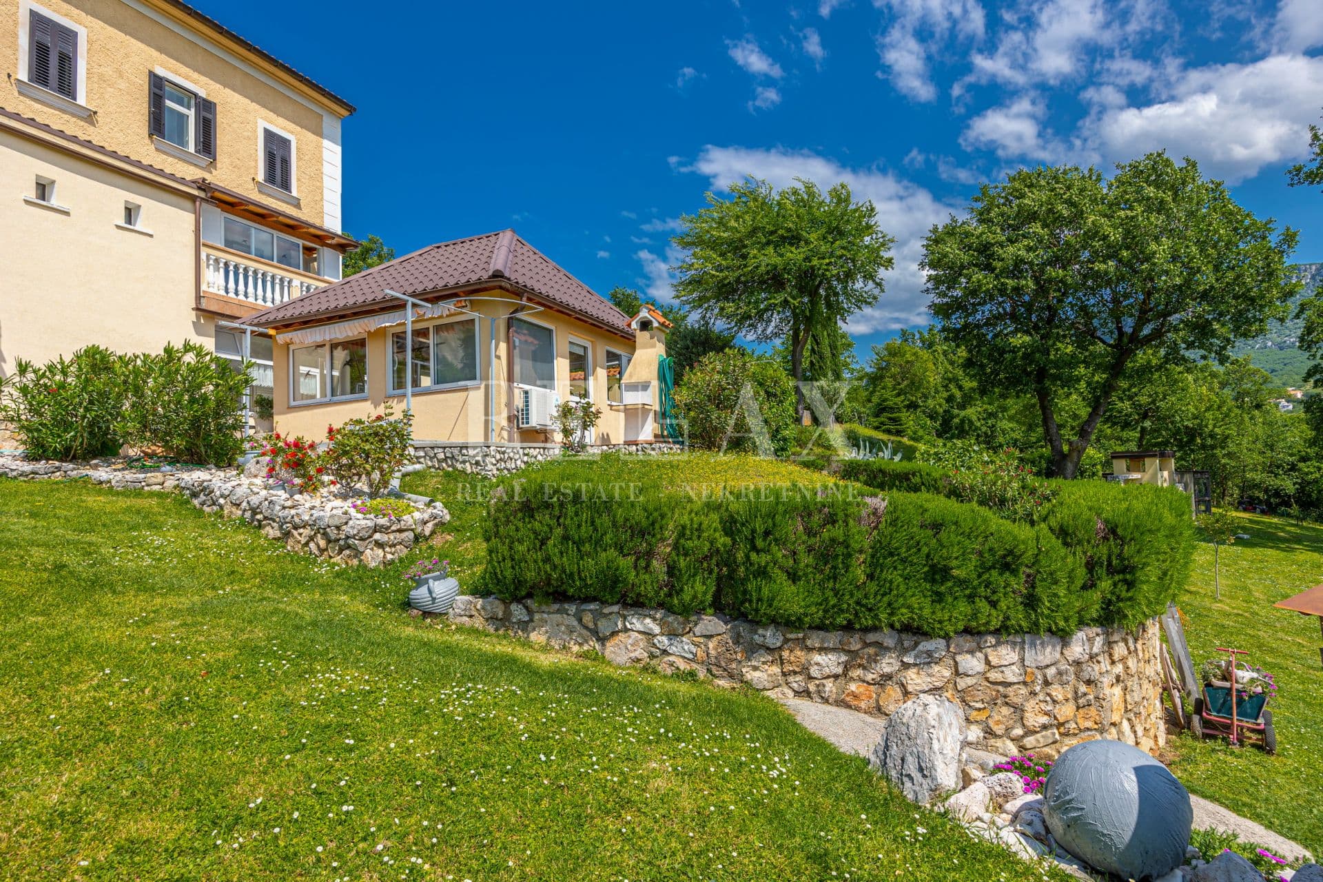 Bribir – Hochwertiges Haus mit großem Grundstück und Meerblick