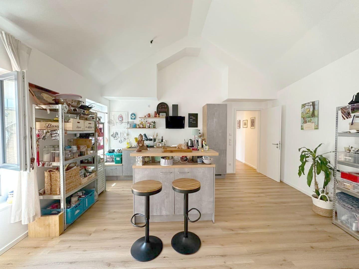 Sehr hochwertige, sehr helle 3 Zi- Loftwohnung mit sehr großer Dachterrasse