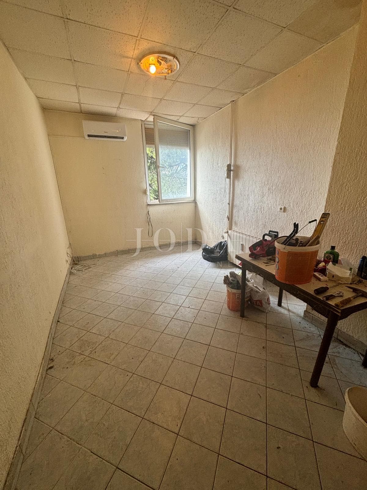 Turnić, renovierungsbedürftige Wohnung