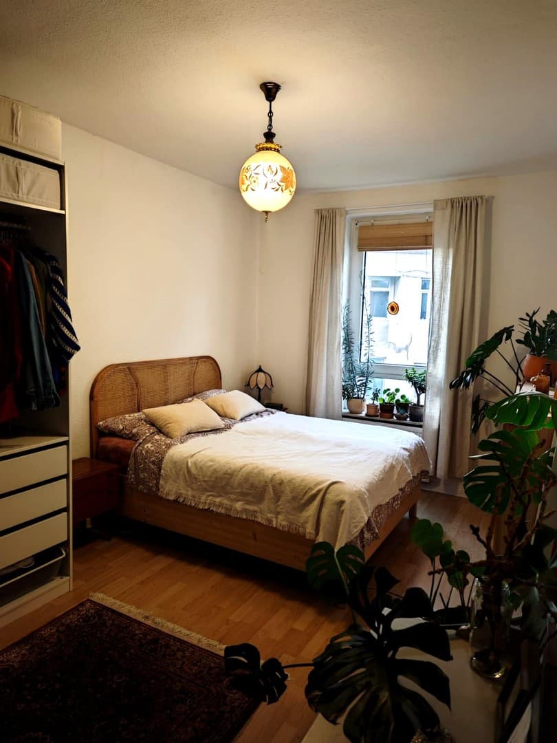 Zentrumsnahe großzügige 3-Zimmer Altbauwohnung mit Balkon