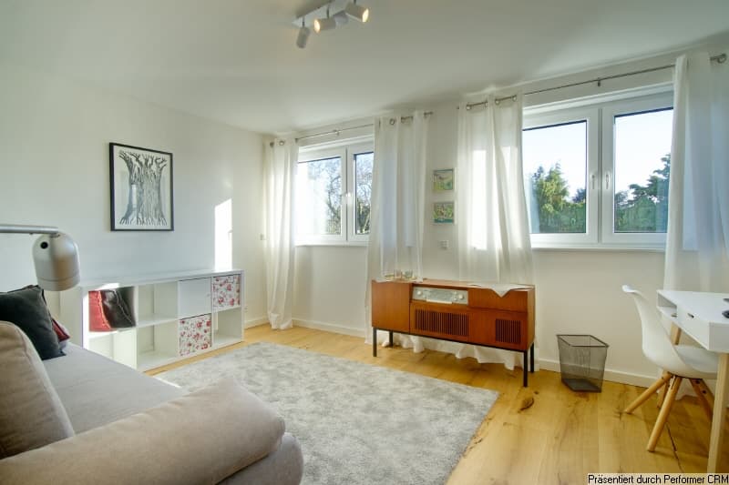 Helle, modern möblierte 2-Zimmer-Wohnung im Düsseldorfer Norden Nähe Airport