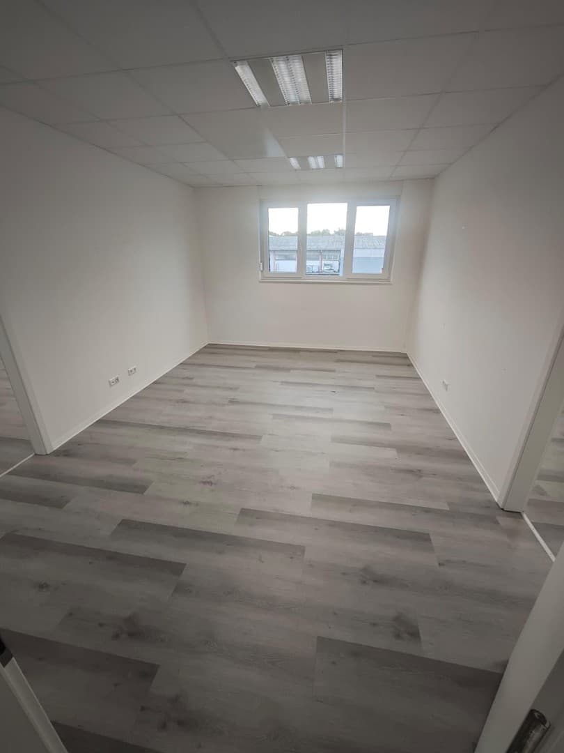 Helles 3-Zimmer-Büro in Karlsruhe-Rheinhafen zu vermieten