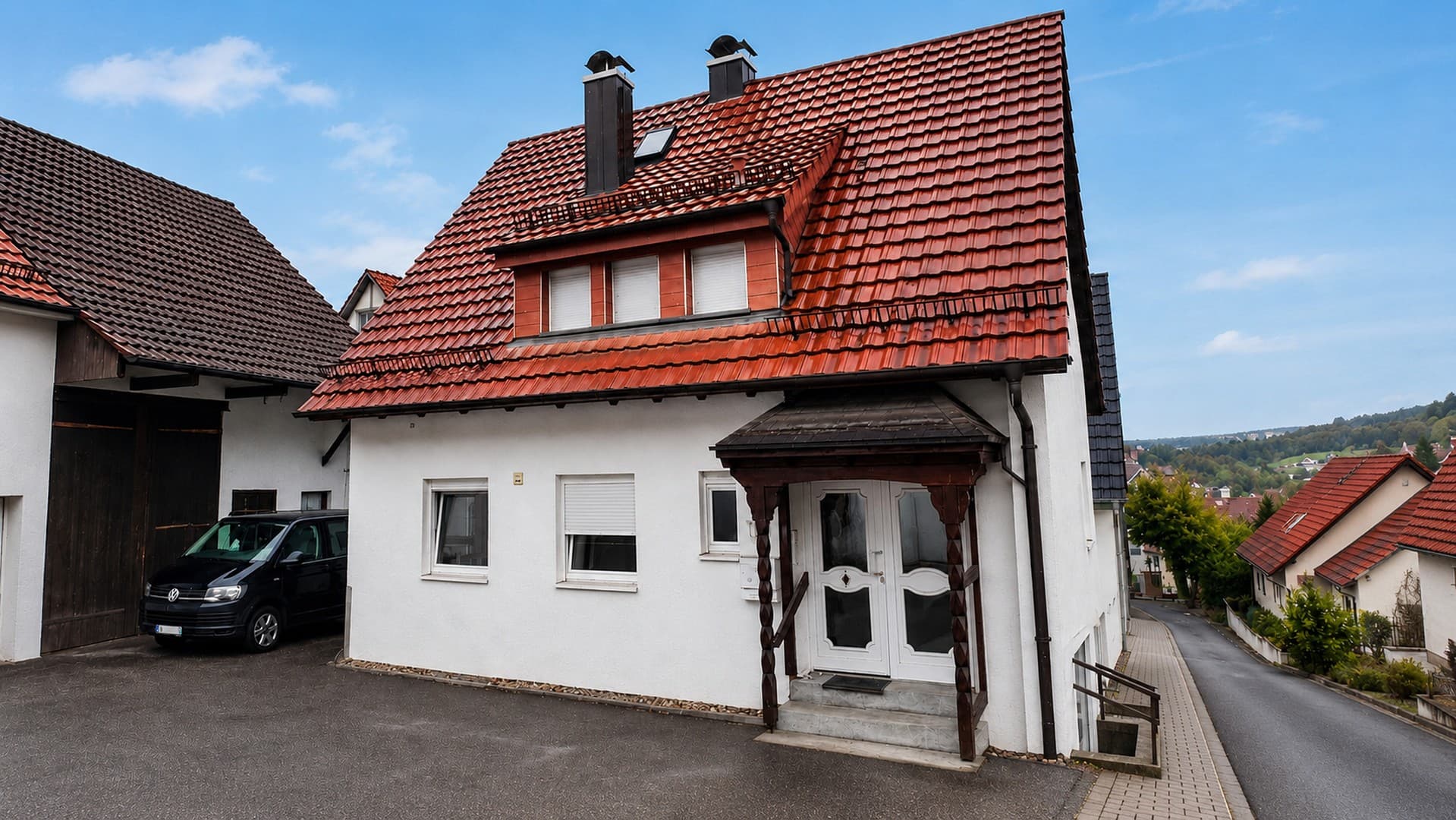 PROVISIONSFREI: Viel Platz für Generationen – Haus mit Einliegerwohnung & Scheune nahe Porsche
