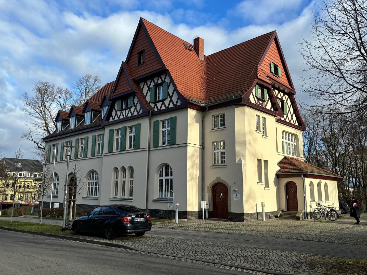 Wohnen im Denkmal: frisch sanierte 143-m²-Dachgeschosswohnung mit Haus-im-Haus-Charakter