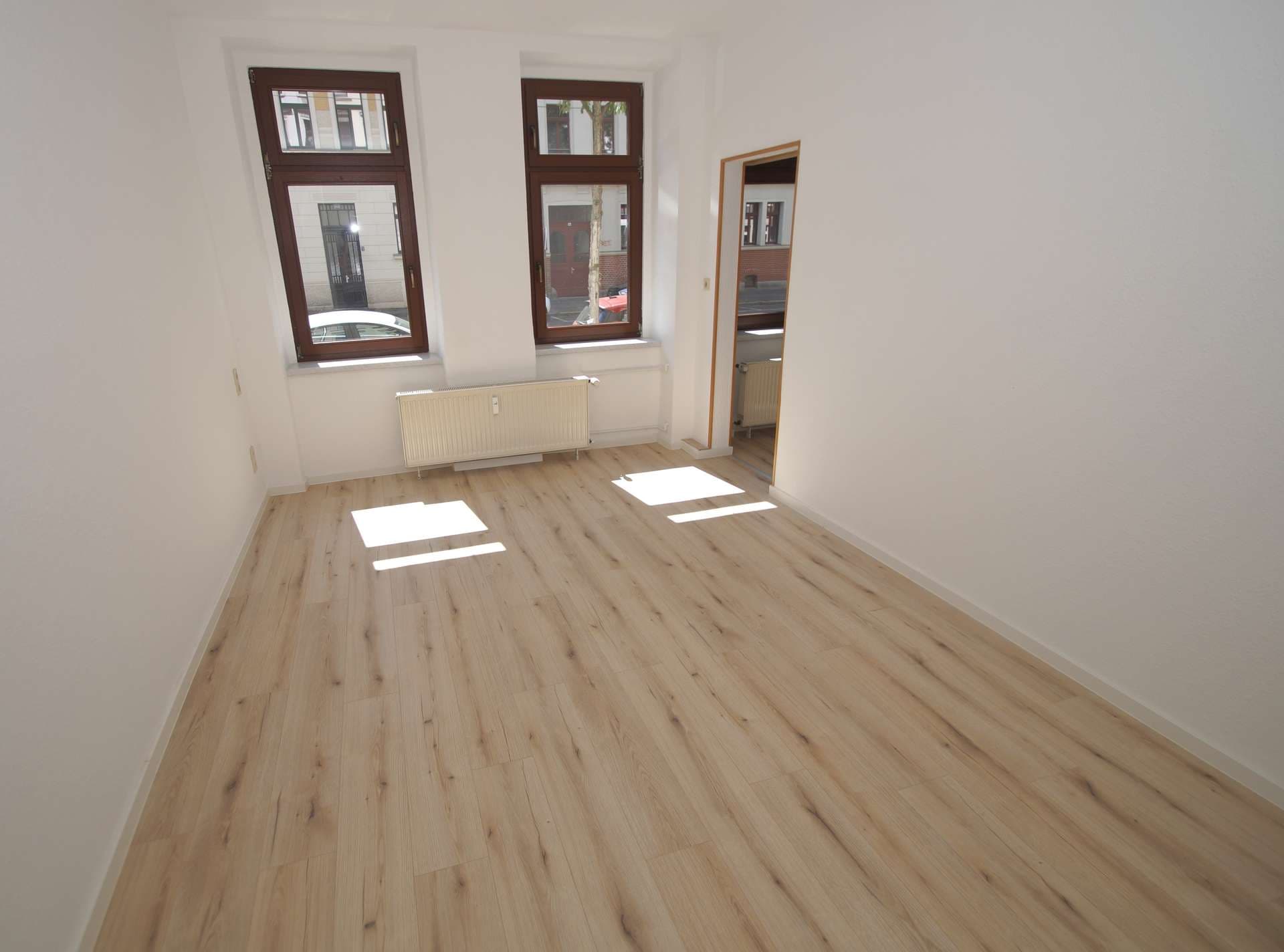 1-Zimmer-Wohnung im Erdgeschoß mit Wintergarten, Dusche - frisch renoviert