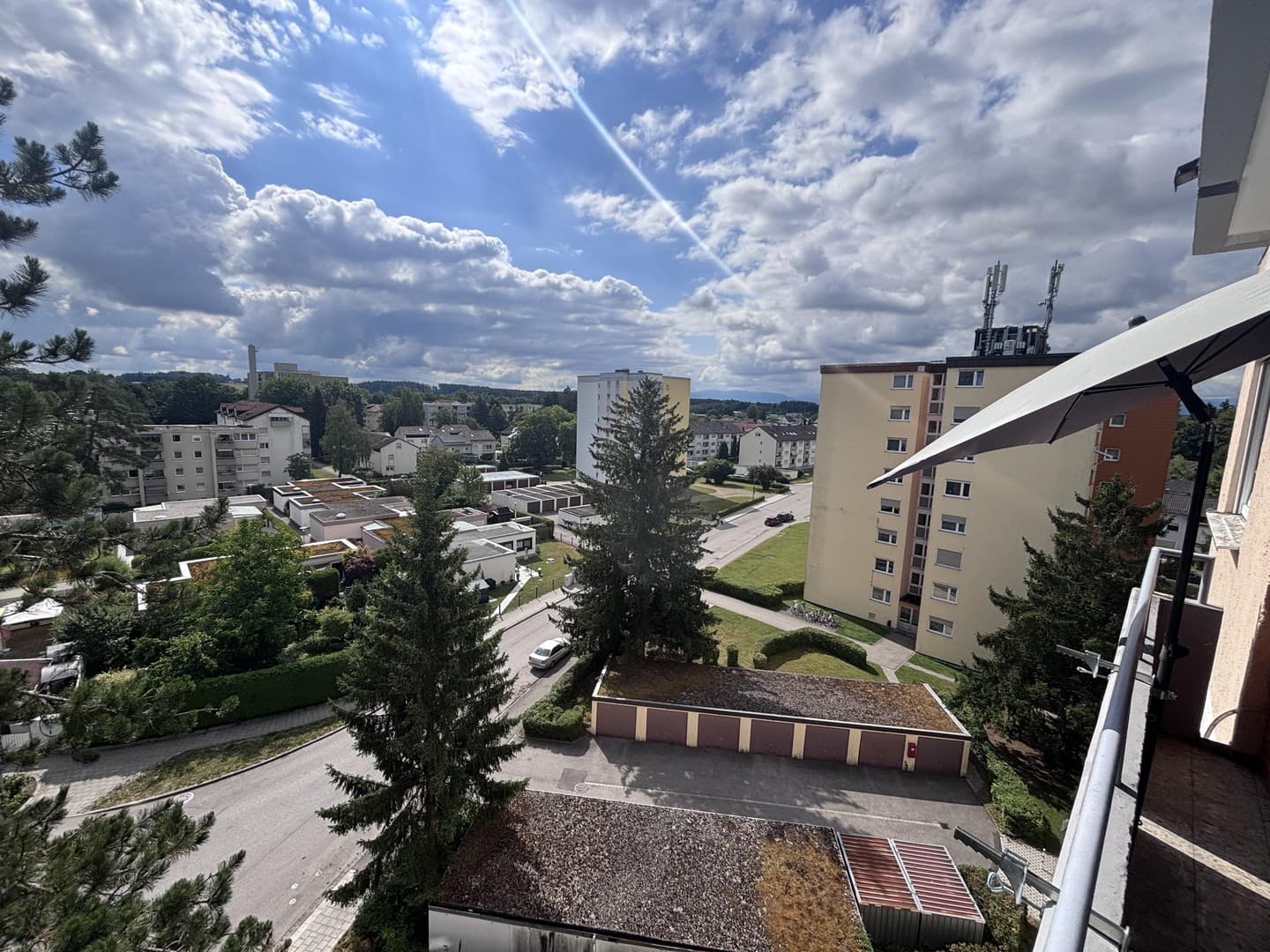 Vermietete 2-Zimmer-Wohnung mit Weitblick, Aufzug und Balkon – Kapitalanlage in Traunreut