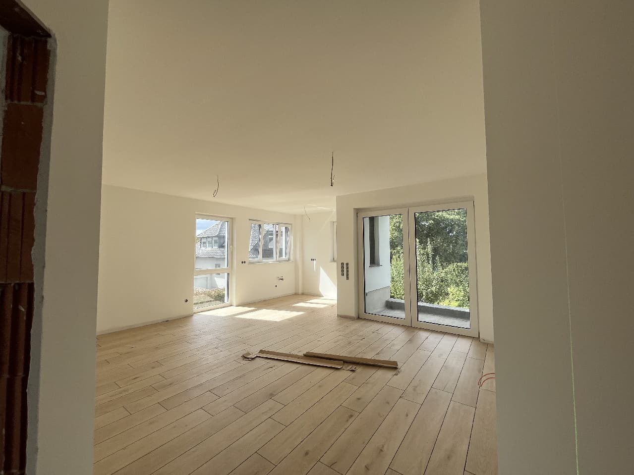 Erstbezug: 3-Zimmer-Wohnung im Obergeschoss mit Balkon