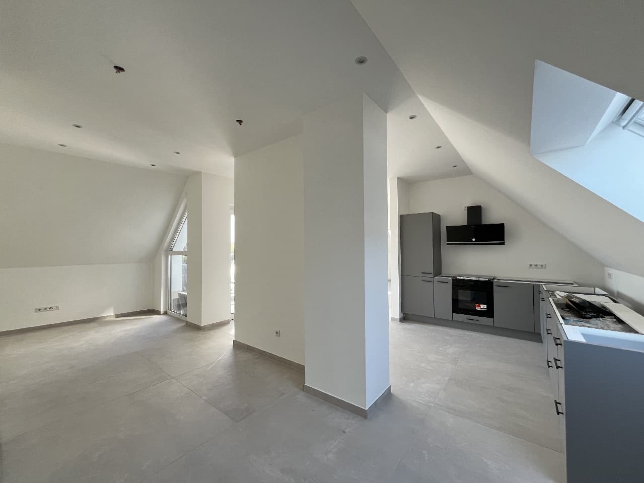 Erstbezug: Hochwertige 3-Zimmer-Wohnung mit Einbauküche, Loggia und PV Strom